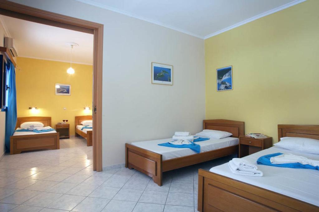 Theocharis Bros - Studios Apartments Áyios Nikítas エクステリア 写真
