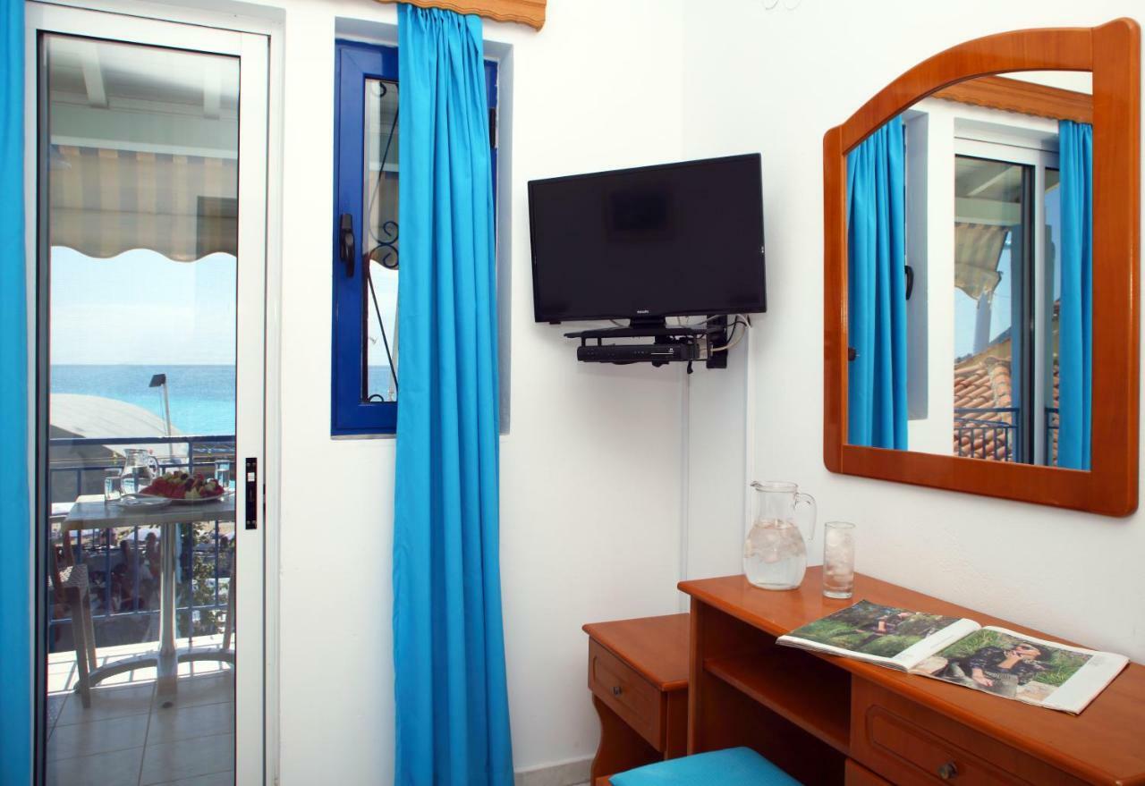 Theocharis Bros - Studios Apartments Áyios Nikítas エクステリア 写真