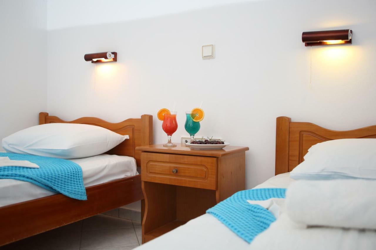 Theocharis Bros - Studios Apartments Áyios Nikítas エクステリア 写真