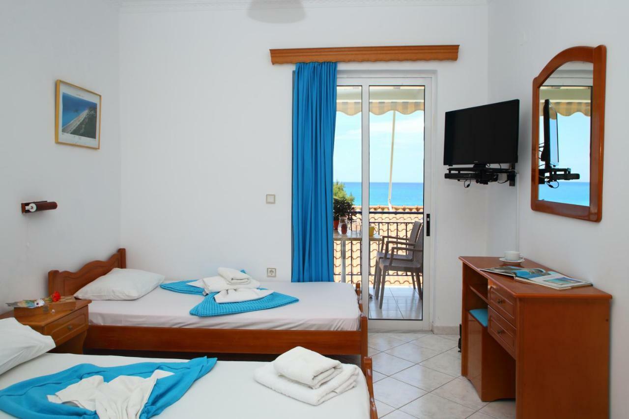 Theocharis Bros - Studios Apartments Áyios Nikítas エクステリア 写真
