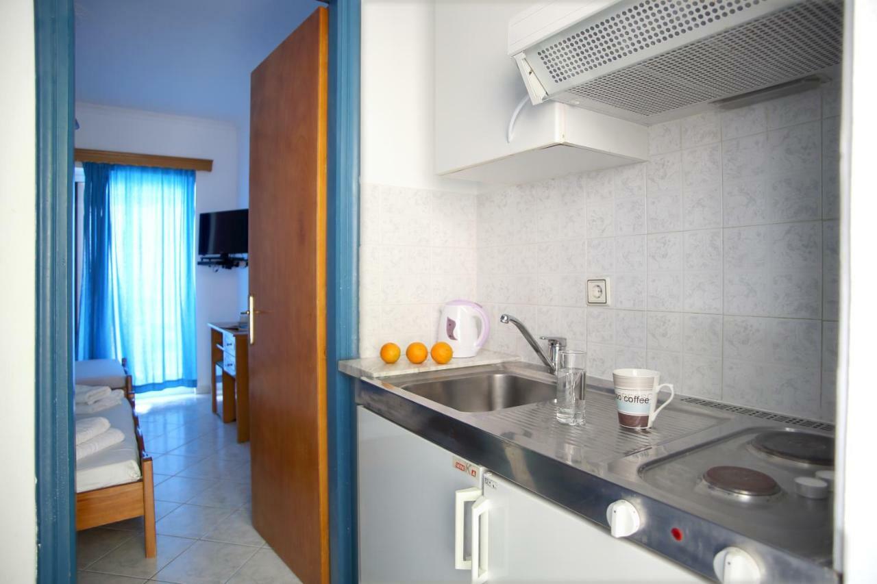 Theocharis Bros - Studios Apartments Áyios Nikítas エクステリア 写真