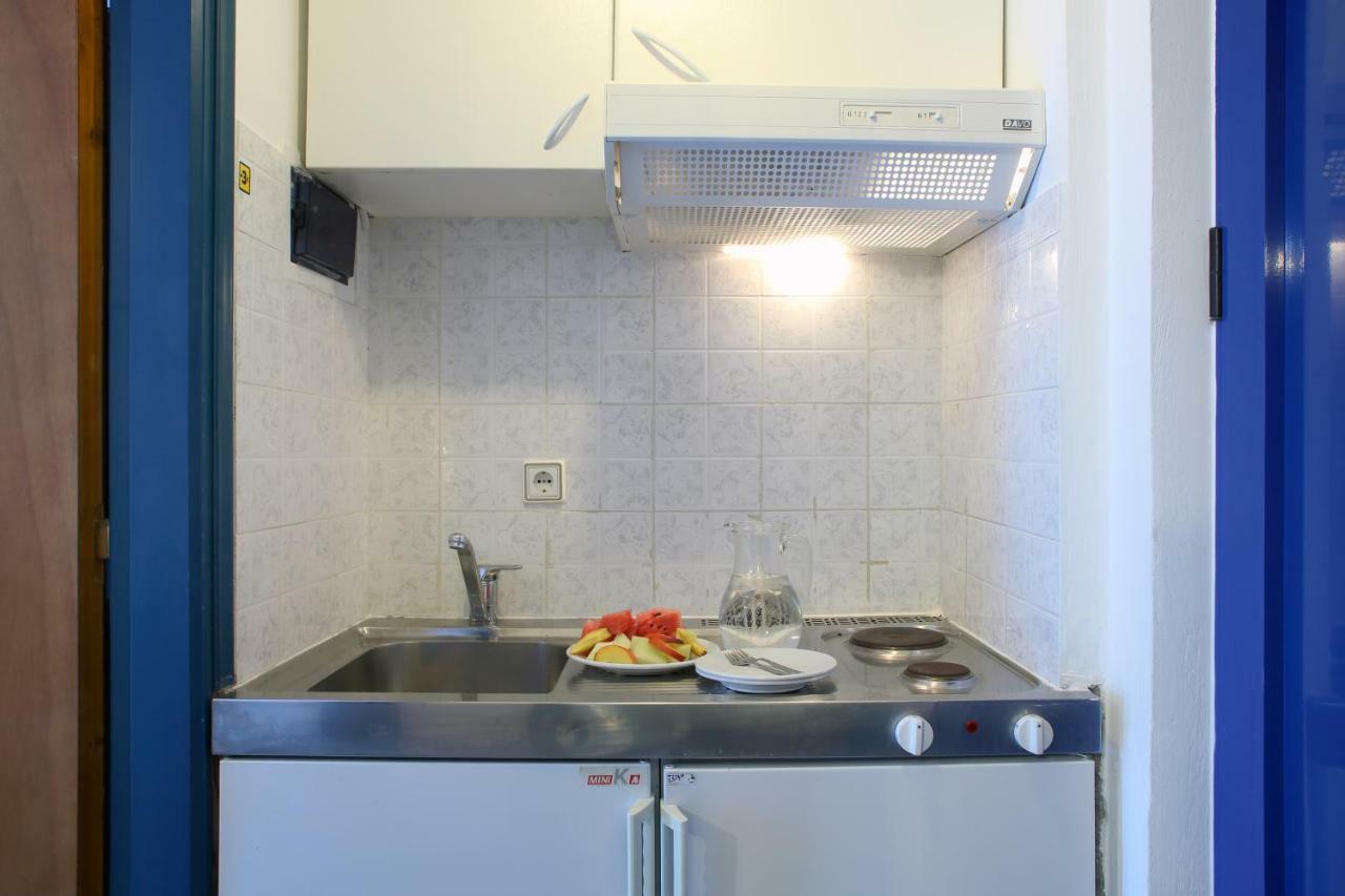 Theocharis Bros - Studios Apartments Áyios Nikítas エクステリア 写真