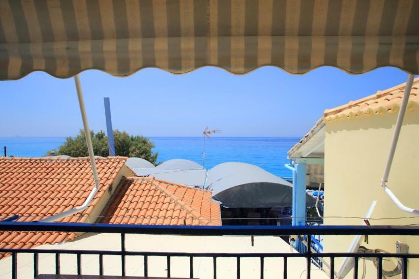 Theocharis Bros - Studios Apartments Áyios Nikítas エクステリア 写真