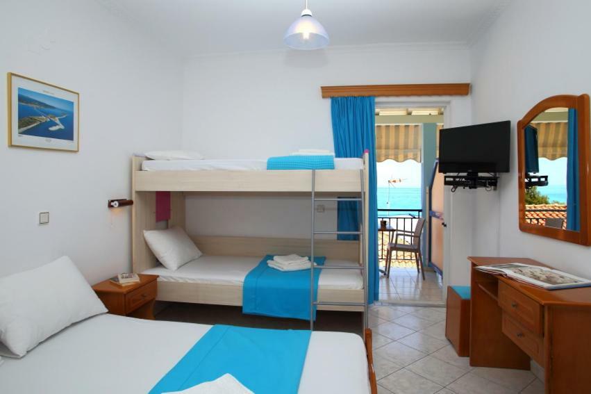 Theocharis Bros - Studios Apartments Áyios Nikítas エクステリア 写真