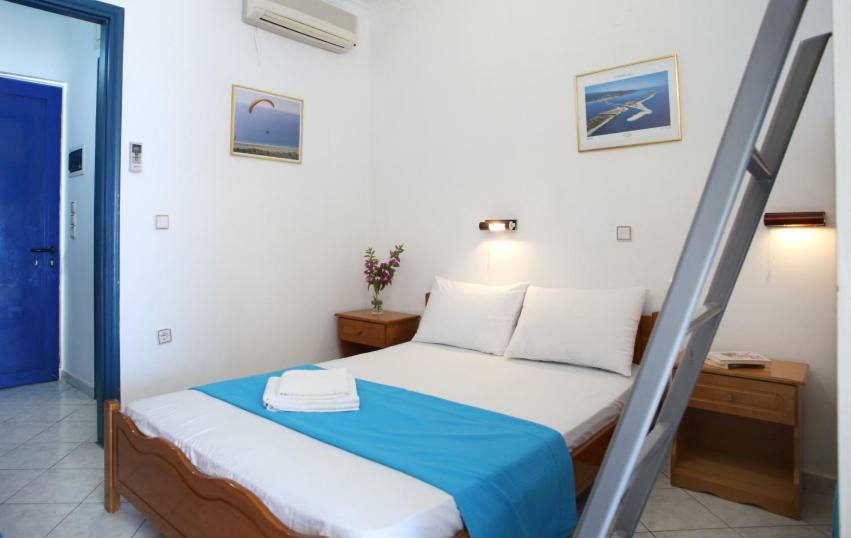 Theocharis Bros - Studios Apartments Áyios Nikítas エクステリア 写真